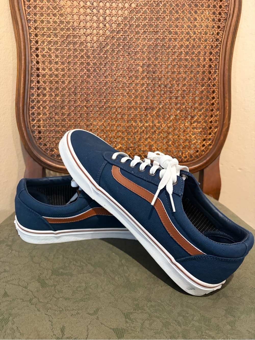 Vans Navy Canvas Sneakers w/ Faux Leather Brown Stripe & White Soles, Men’s 11.5